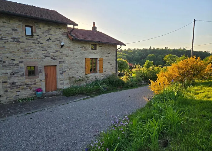 Paisible Avec Jardin Et Possibilite D'animaux A - Fr-1-589-814 Gruey-les-Surance